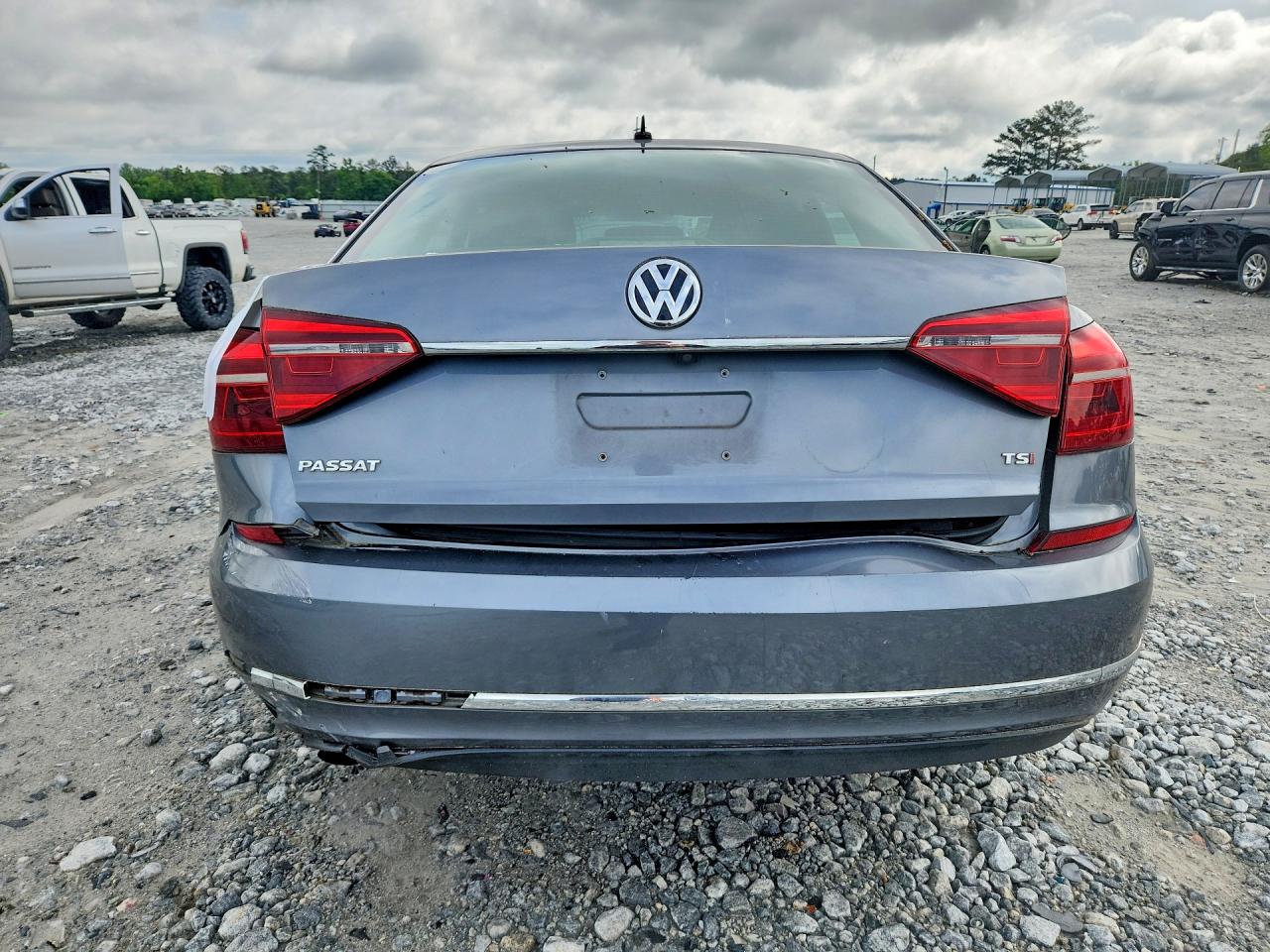 2017 VOLKSWAGEN PASSAT