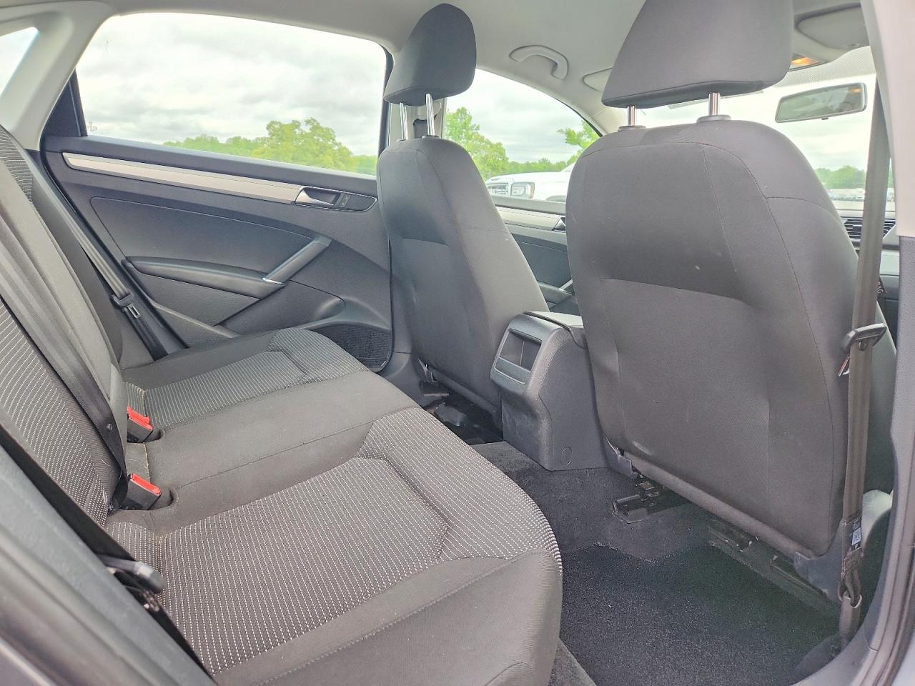 2017 VOLKSWAGEN PASSAT