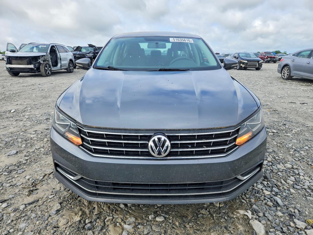 2017 VOLKSWAGEN PASSAT