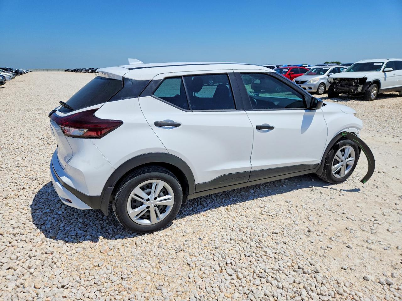 2024 NISSAN KICKS