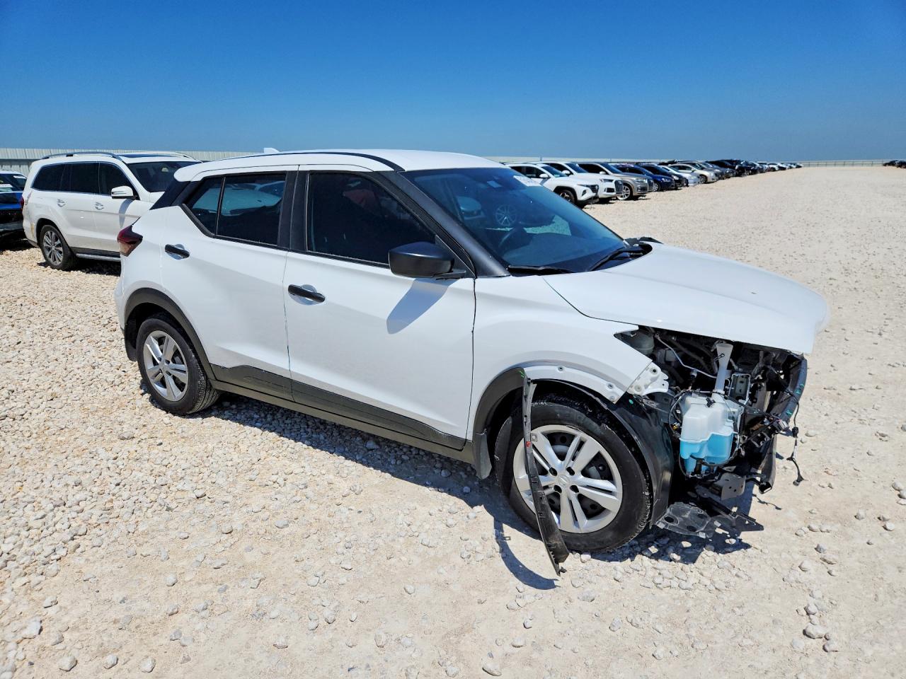 2024 NISSAN KICKS