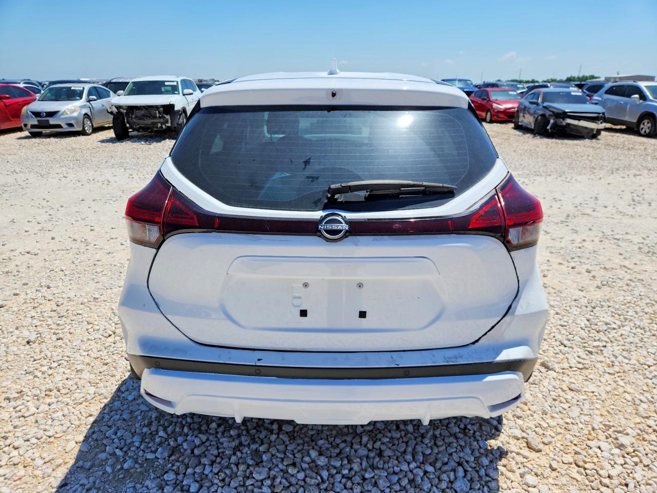 2024 NISSAN KICKS
