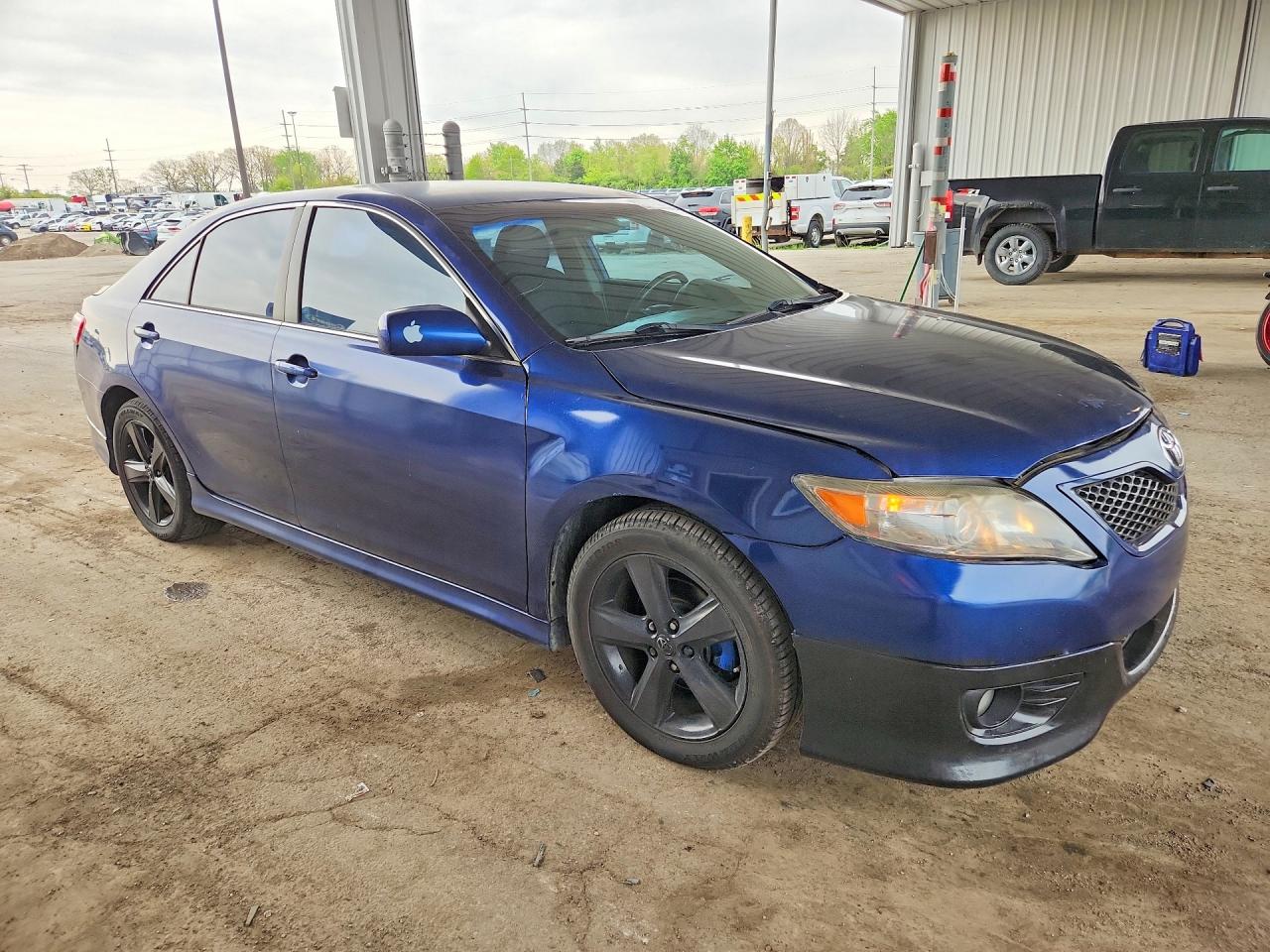 2011 TOYOTA CAMRY
