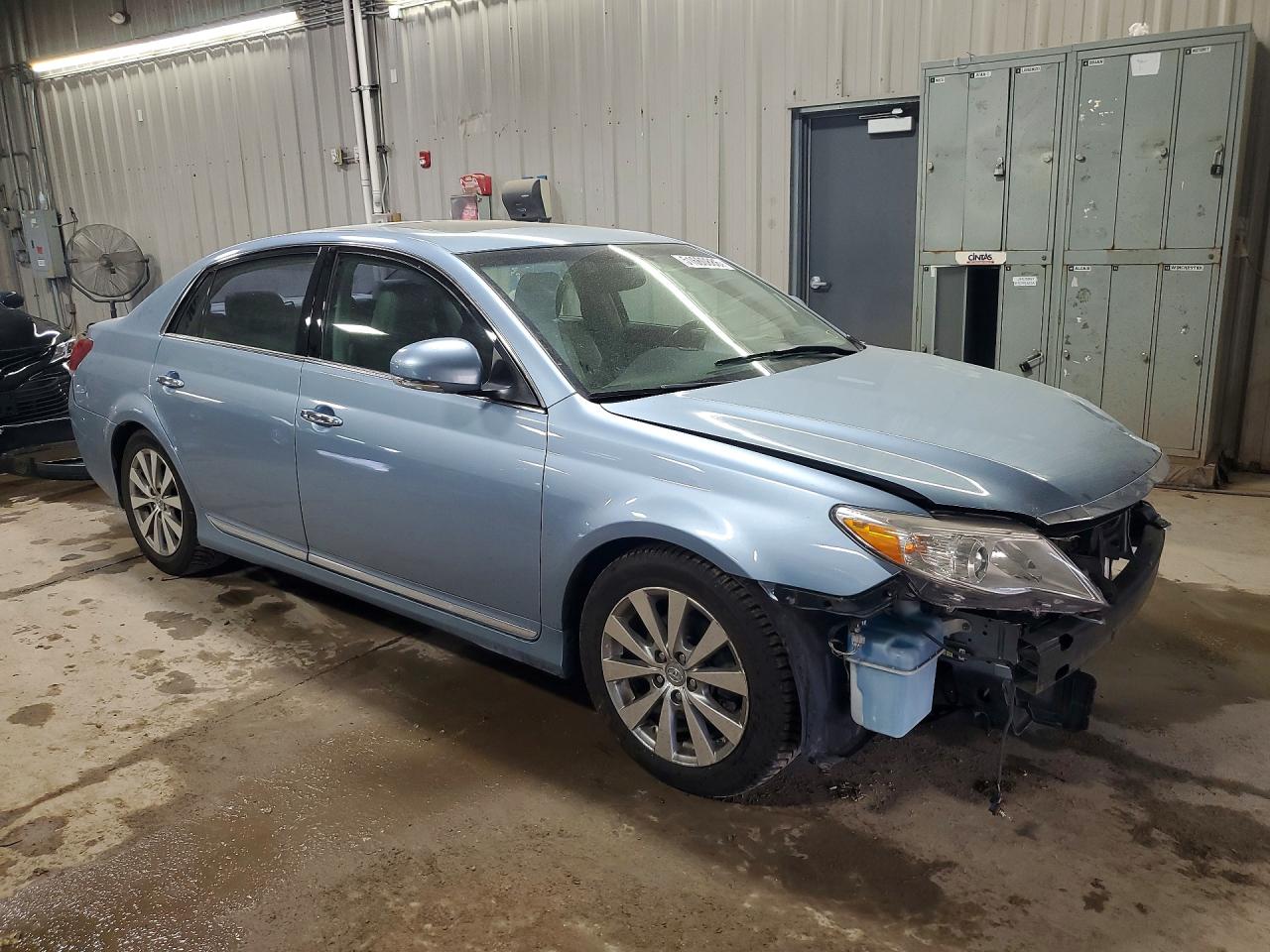 2011 TOYOTA AVALON