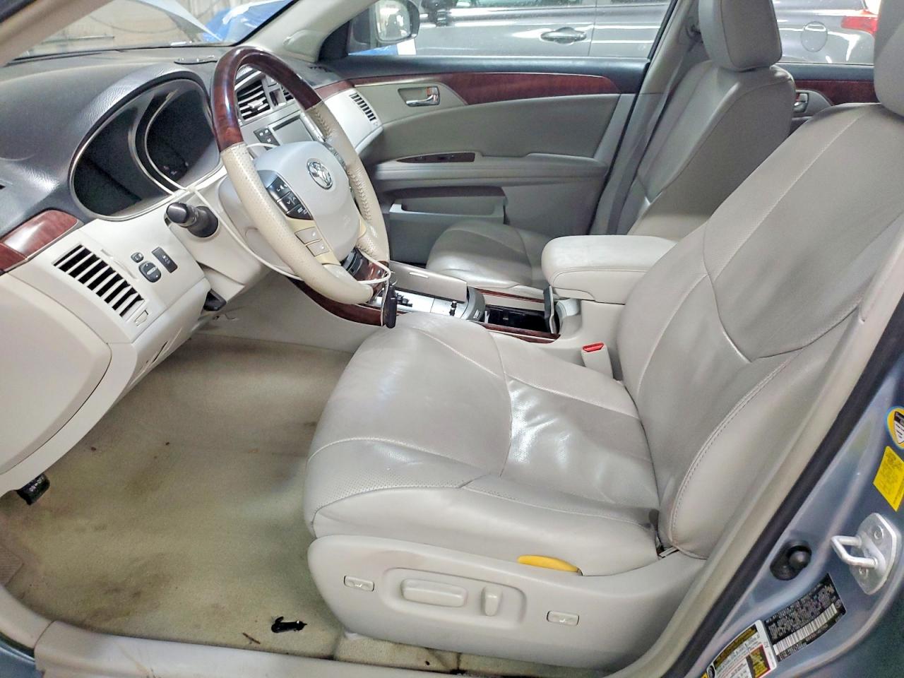 2011 TOYOTA AVALON