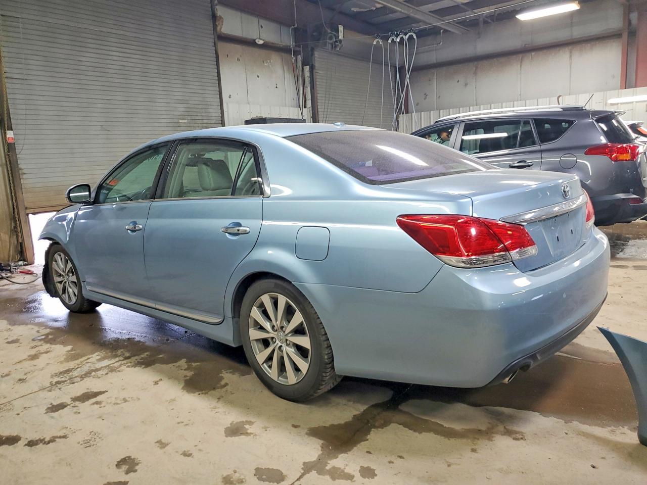 2011 TOYOTA AVALON