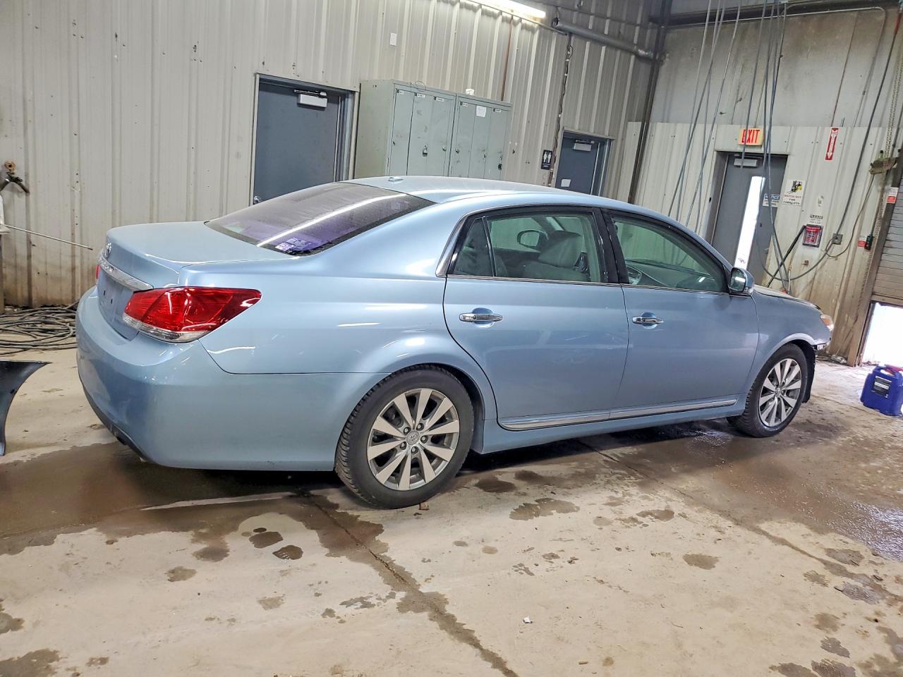 2011 TOYOTA AVALON
