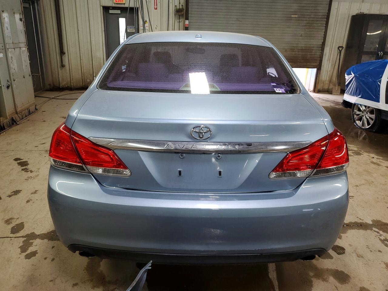 2011 TOYOTA AVALON