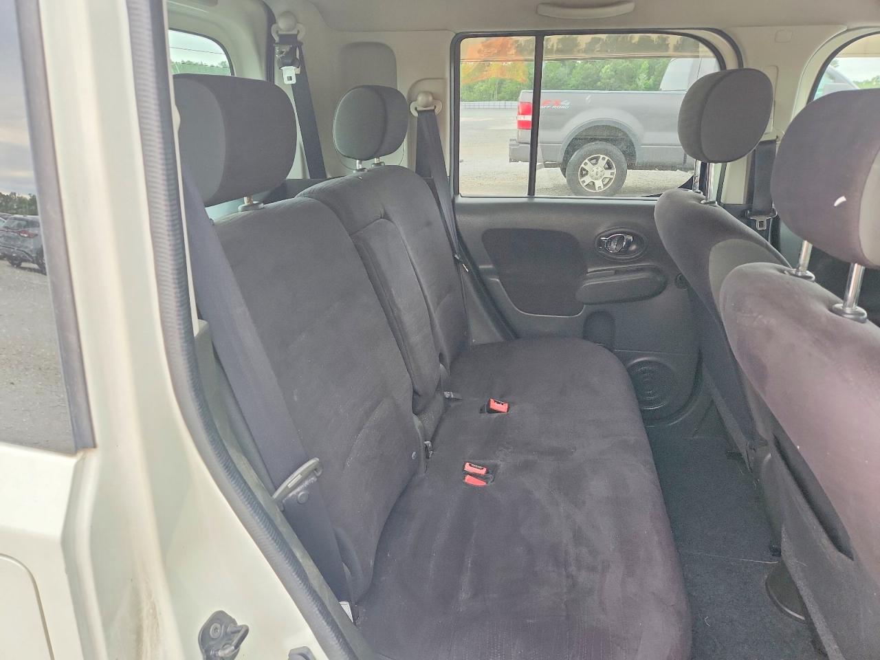2010 NISSAN CUBE