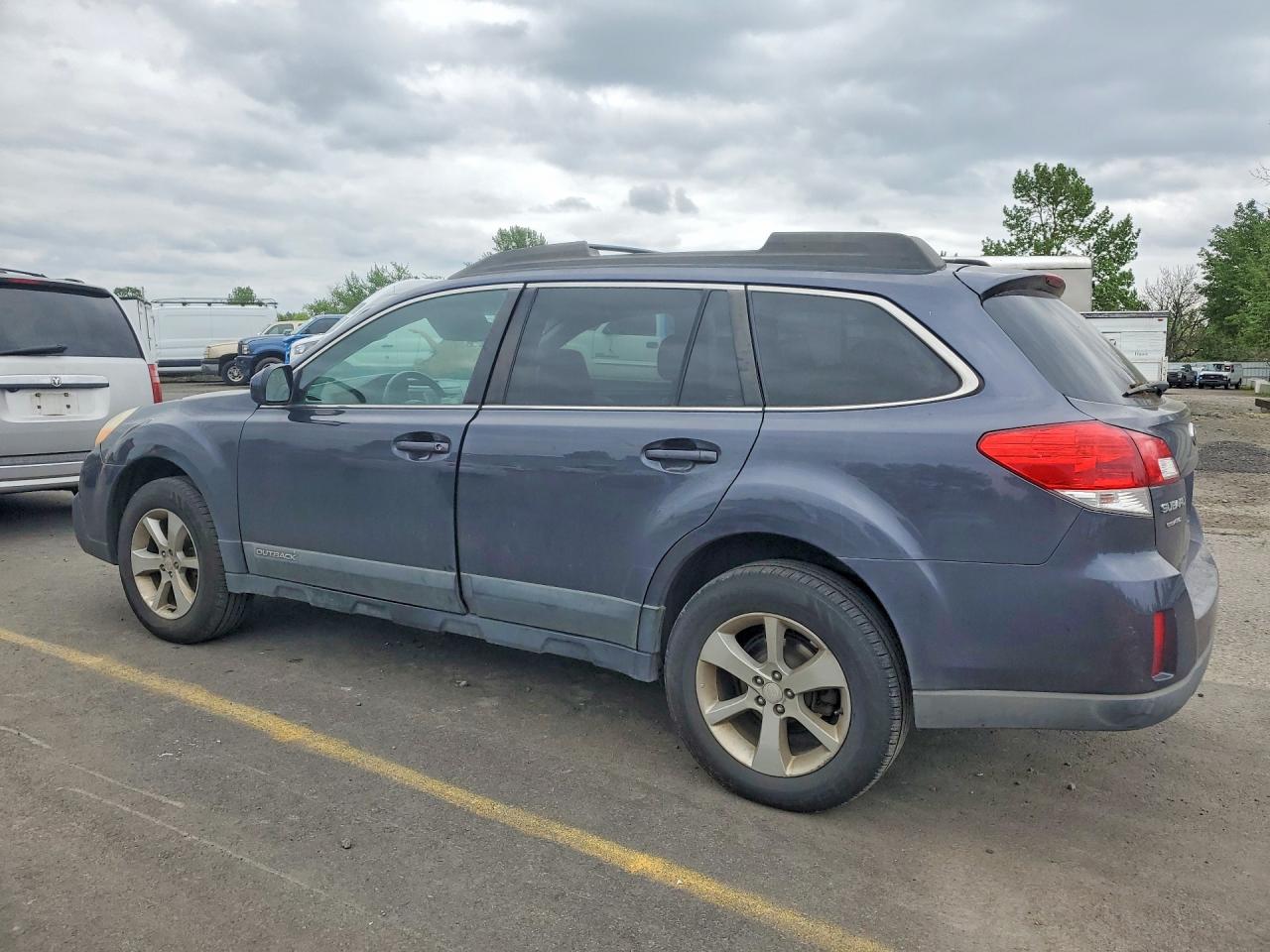 2013 SUBARU OUTBACK