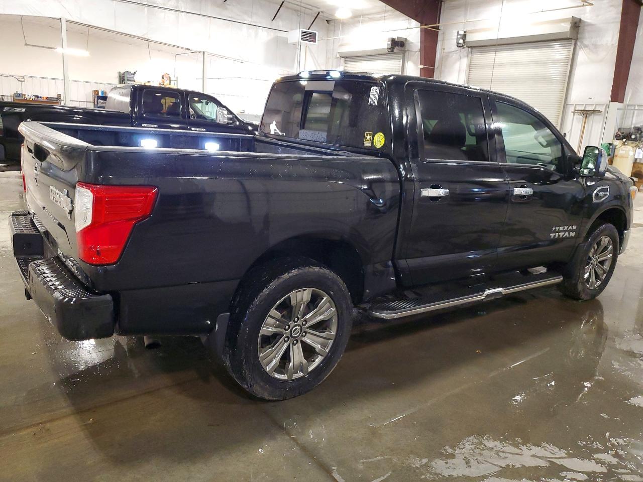 2017 NISSAN TITAN