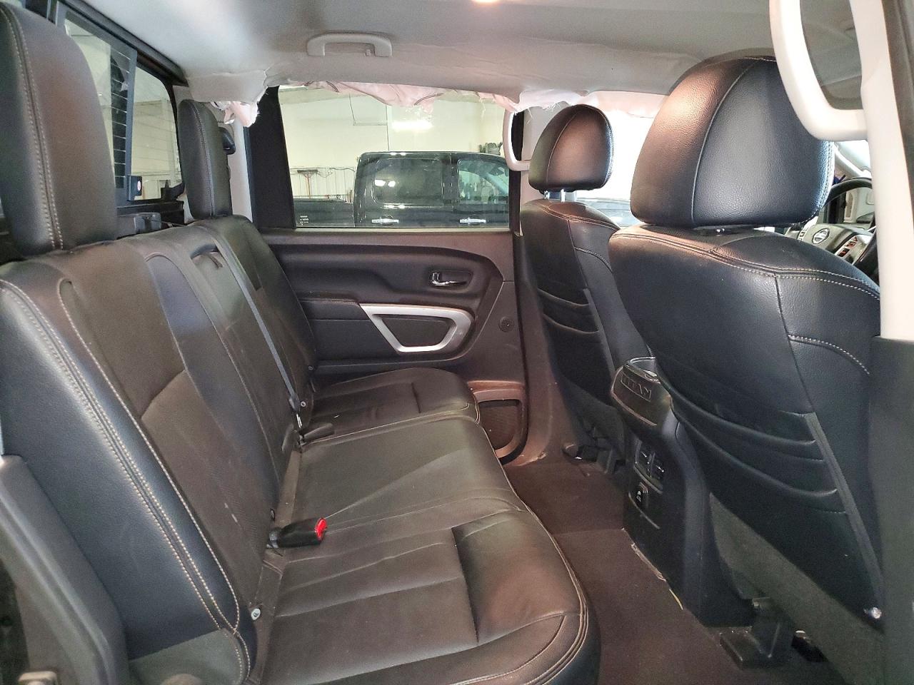 2017 NISSAN TITAN