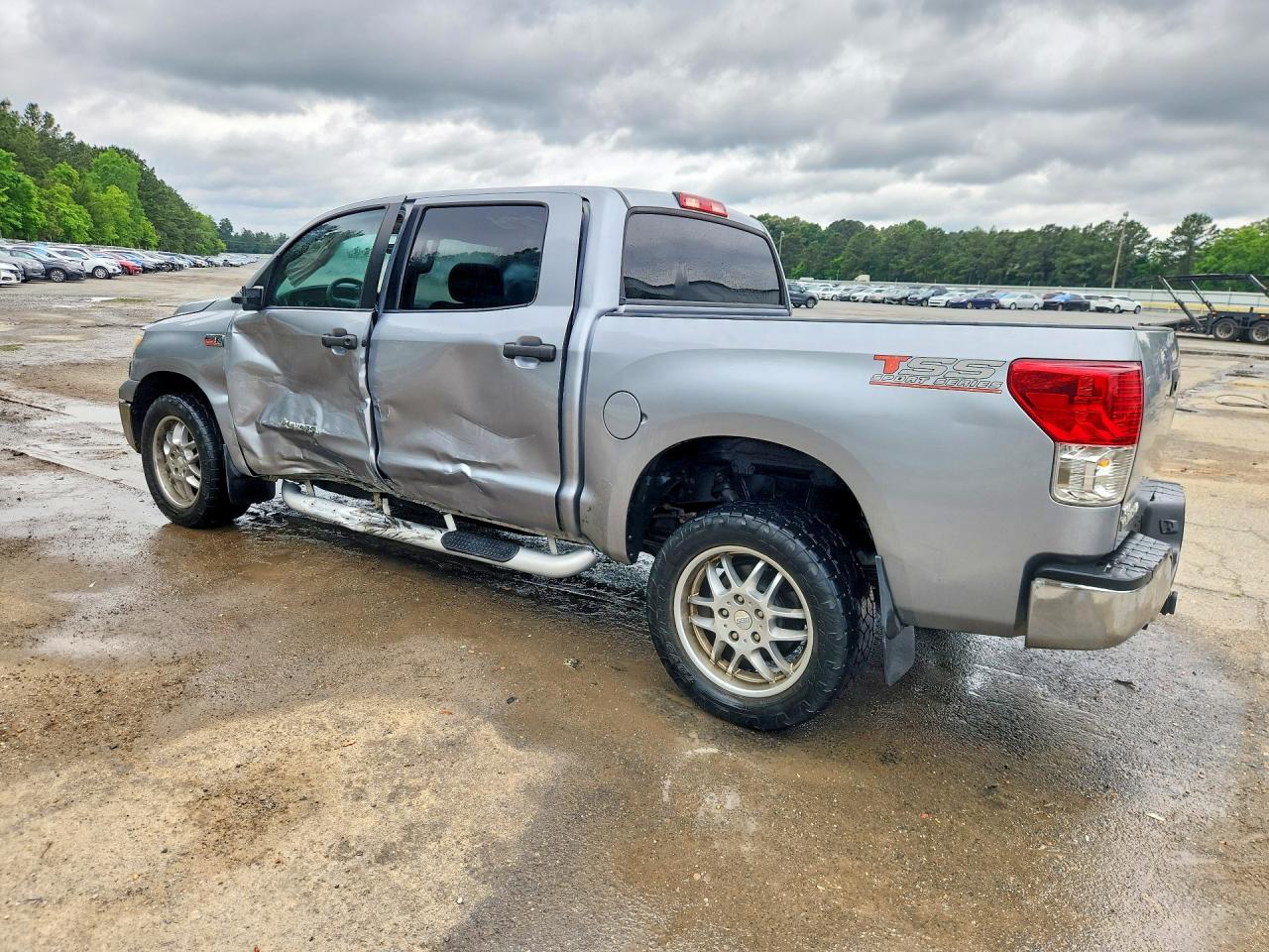 2011 TOYOTA TUNDRA