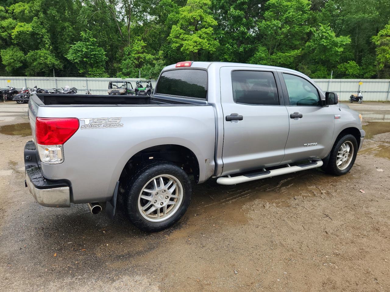 2011 TOYOTA TUNDRA