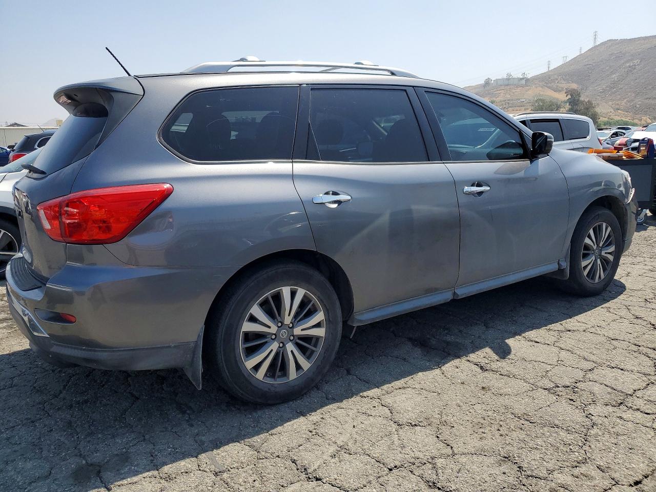 2017 NISSAN PATHFINDER