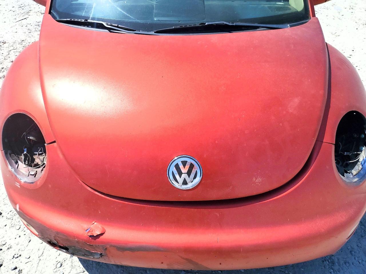 2004 VOLKSWAGEN NEW BEETLE