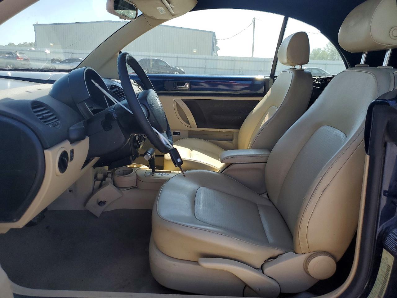 2004 VOLKSWAGEN NEW BEETLE
