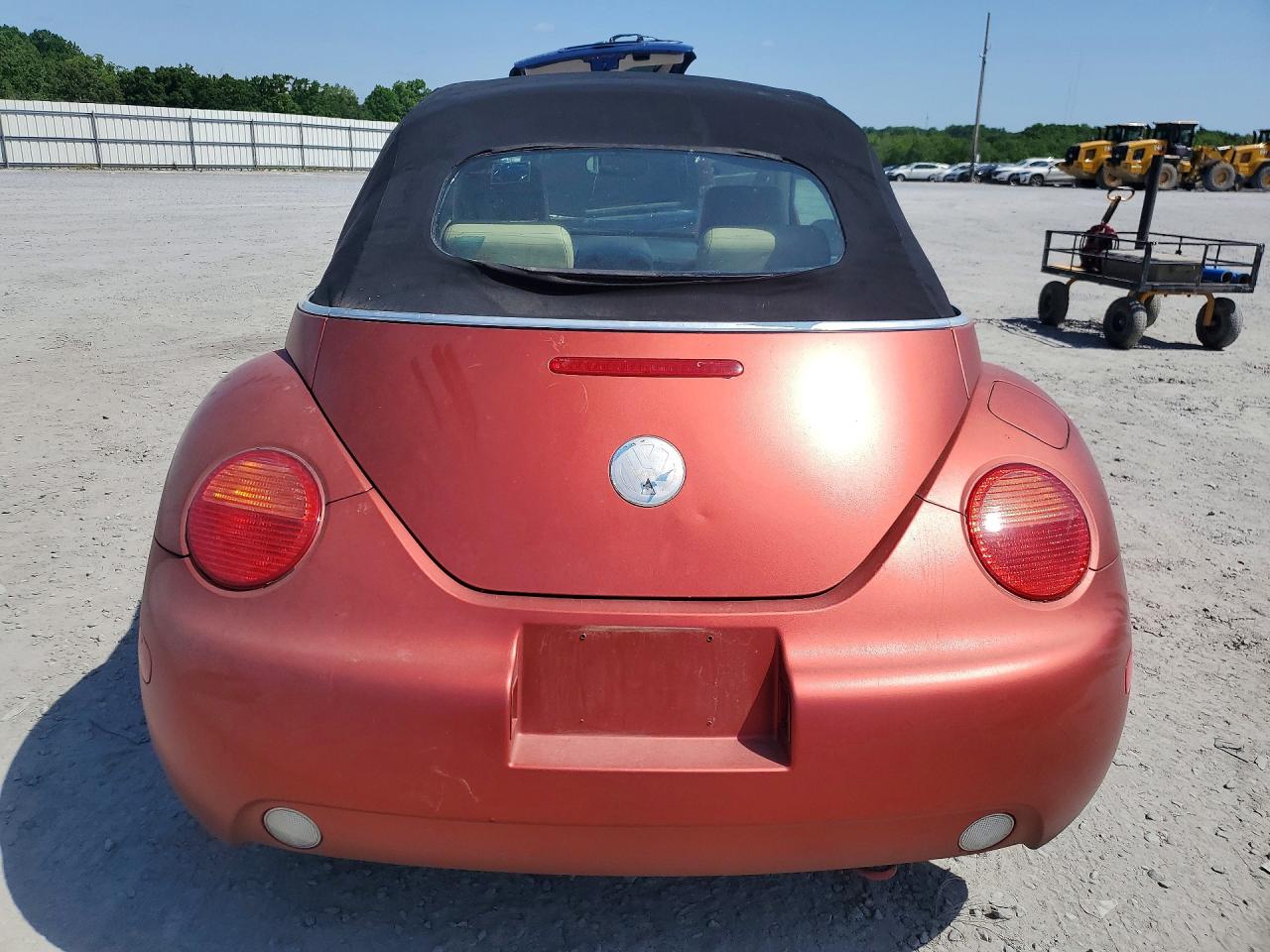2004 VOLKSWAGEN NEW BEETLE