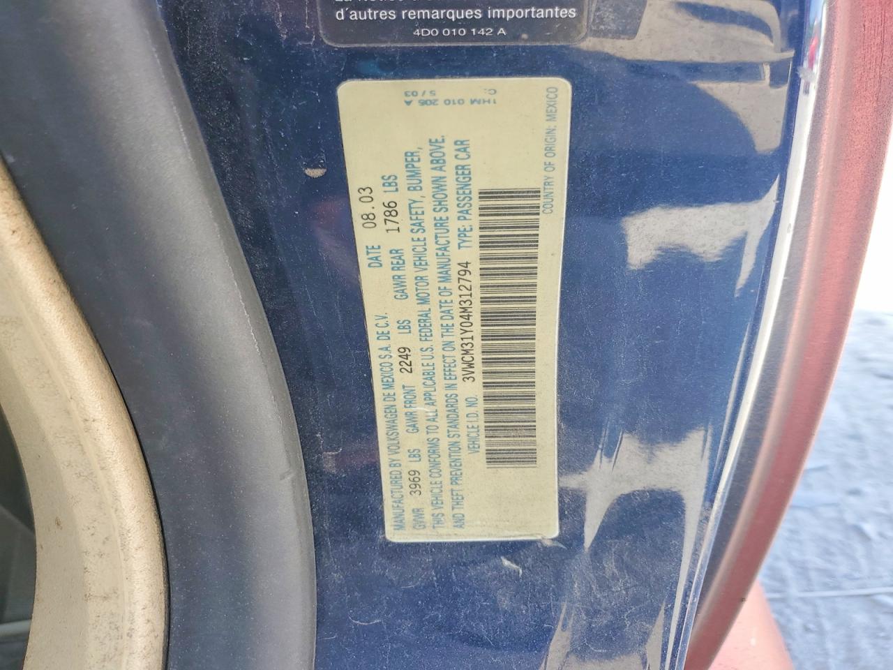 2004 VOLKSWAGEN NEW BEETLE