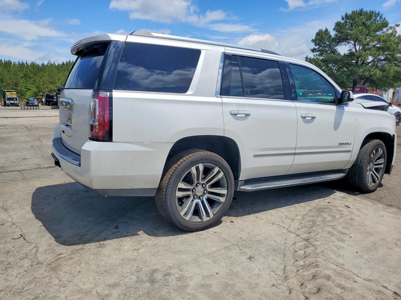2017 GMC YUKON