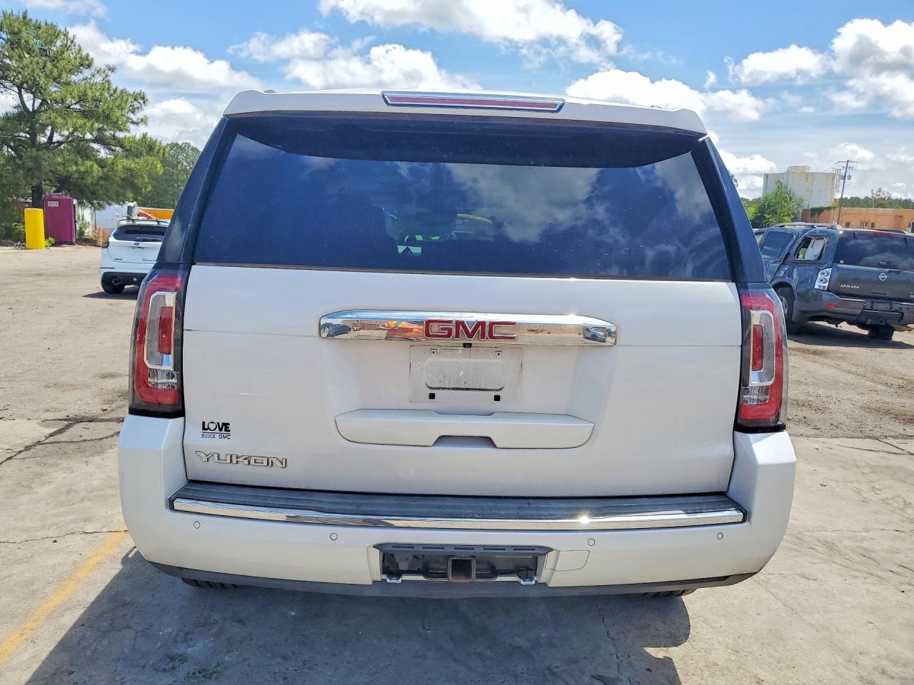 2017 GMC YUKON
