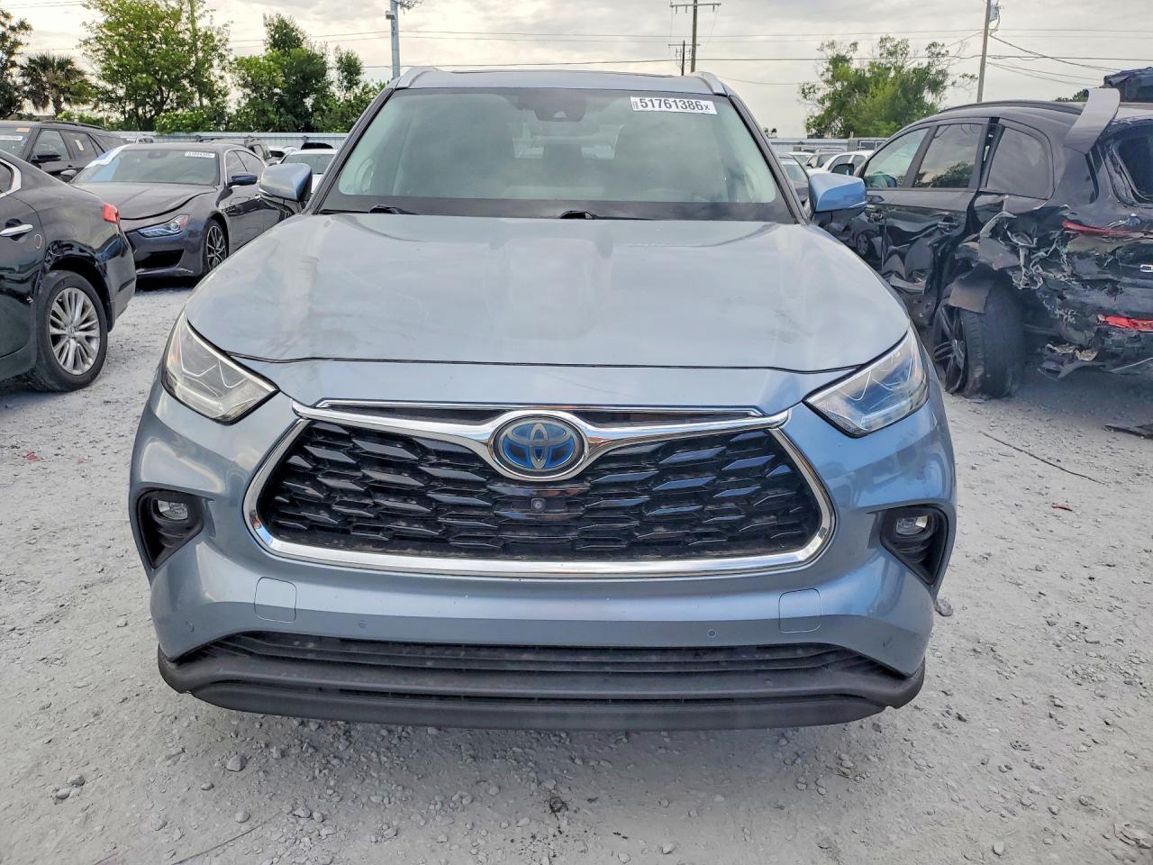 2020 TOYOTA HIGHLANDER