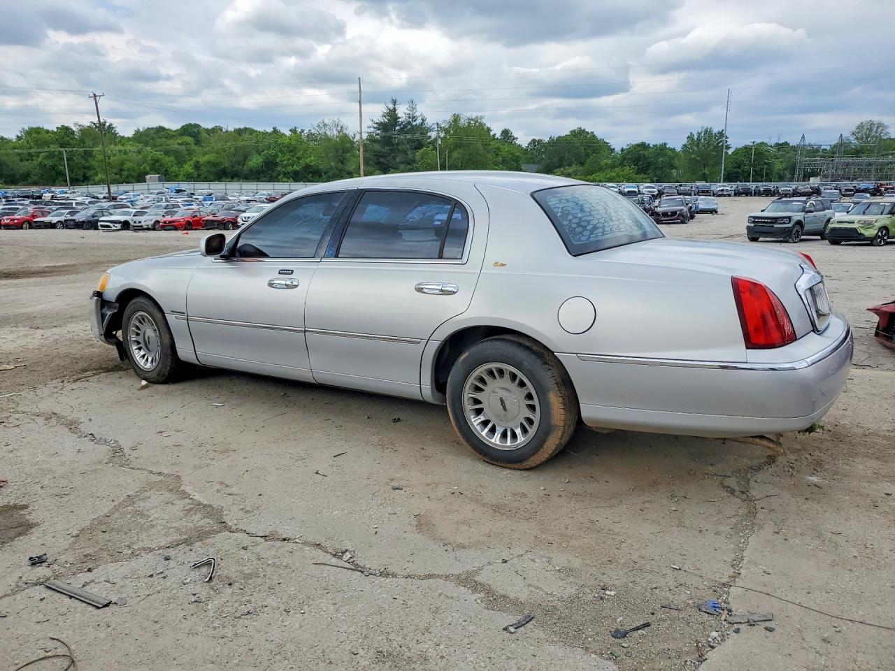 2001 LINCOLN TOWNCAR