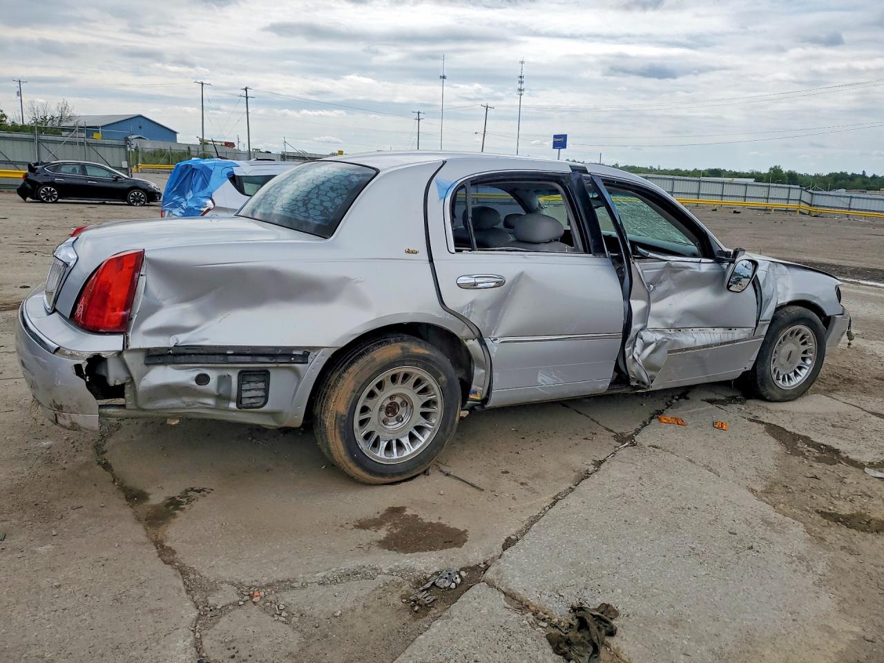 2001 LINCOLN TOWNCAR