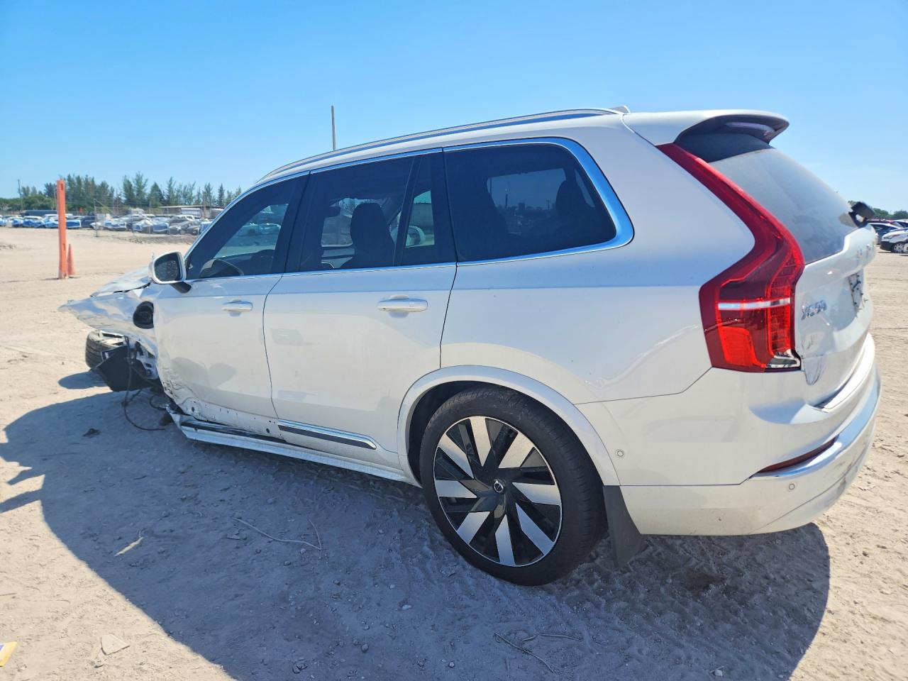 2025 VOLVO XC90