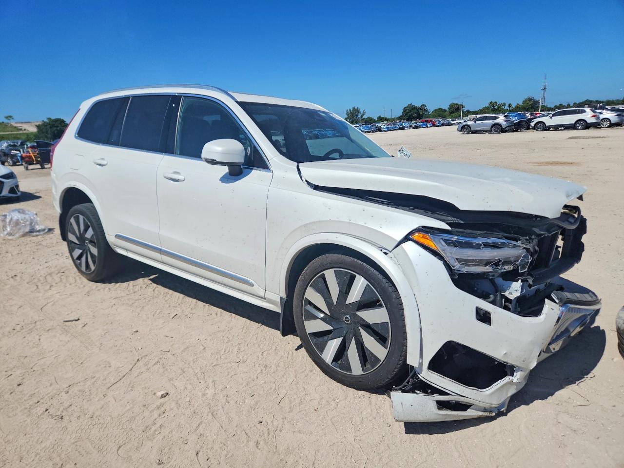 2025 VOLVO XC90