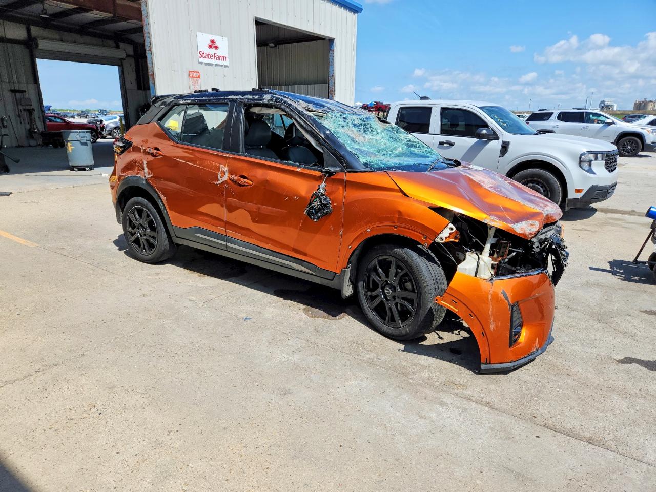 2023 NISSAN KICKS