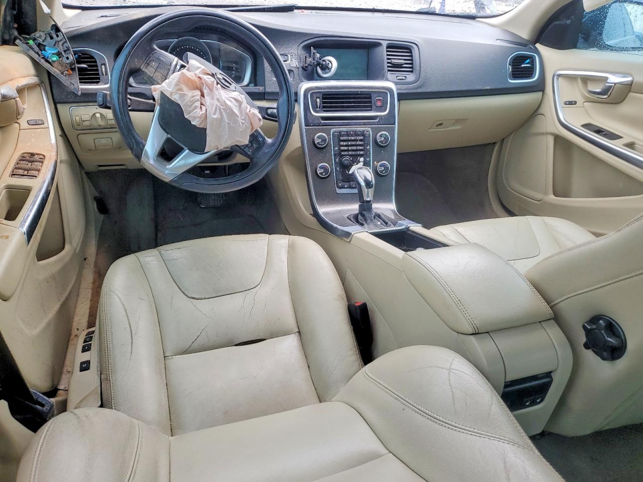 2015 VOLVO S60
