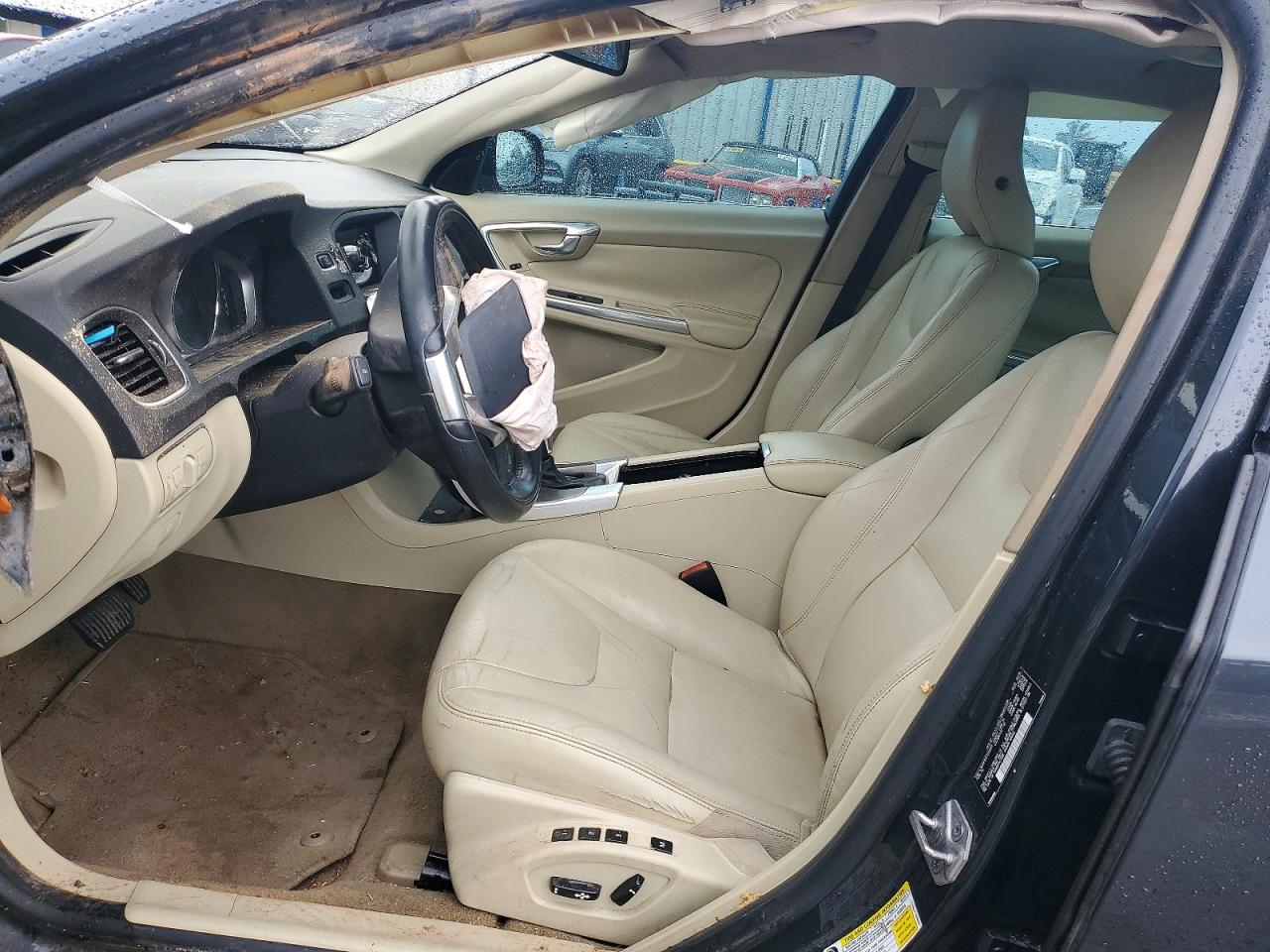 2015 VOLVO S60