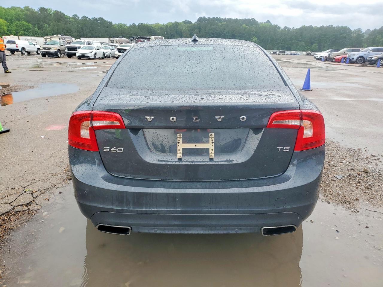 2015 VOLVO S60