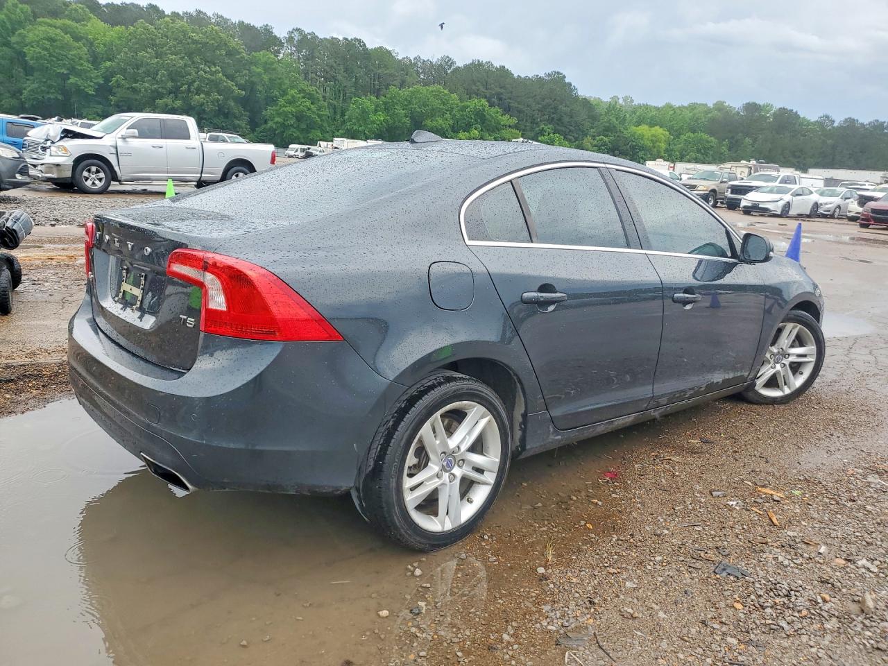 2015 VOLVO S60