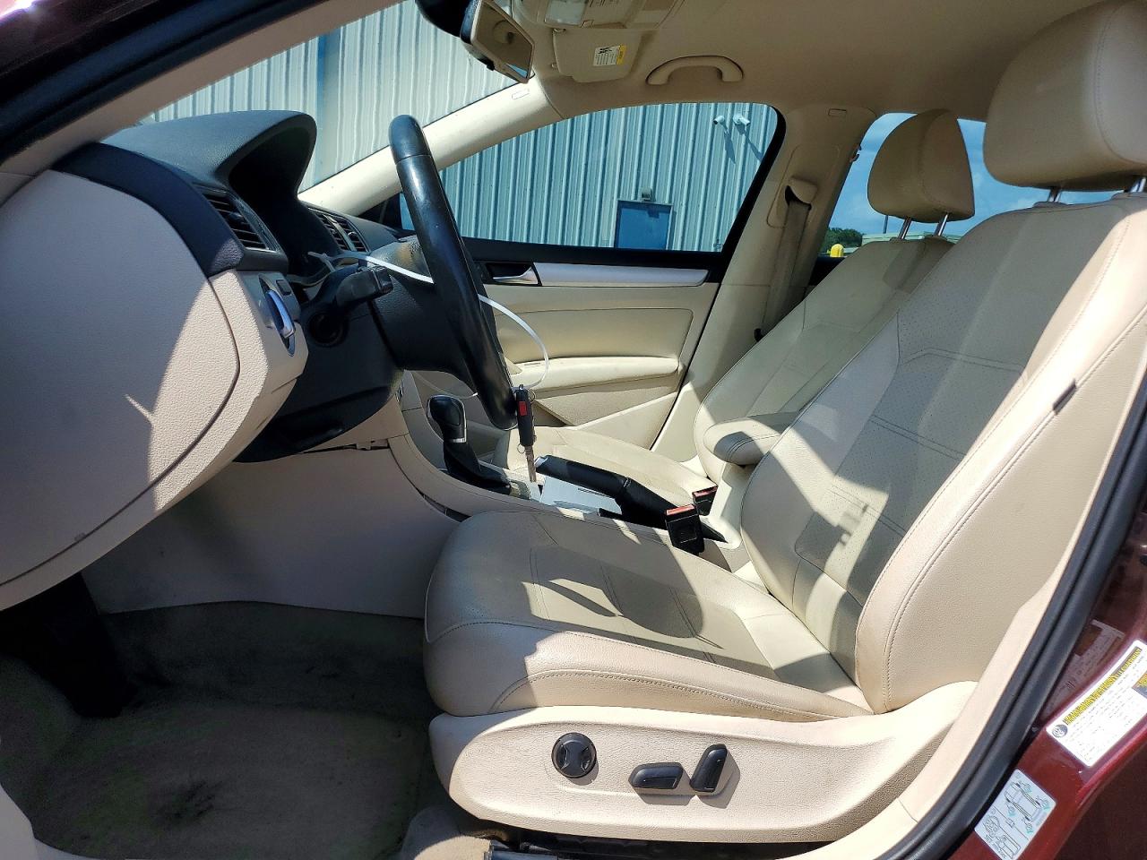 2012 VOLKSWAGEN PASSAT