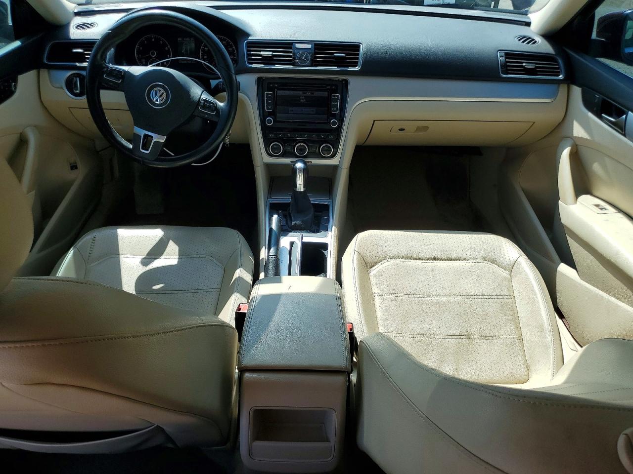 2012 VOLKSWAGEN PASSAT