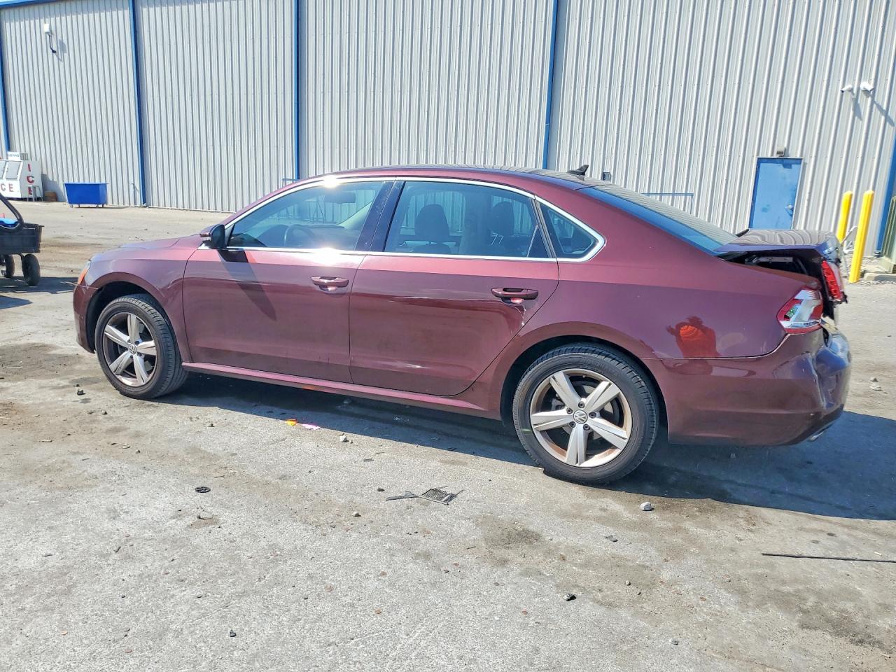 2012 VOLKSWAGEN PASSAT