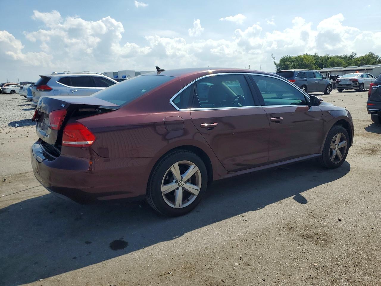 2012 VOLKSWAGEN PASSAT