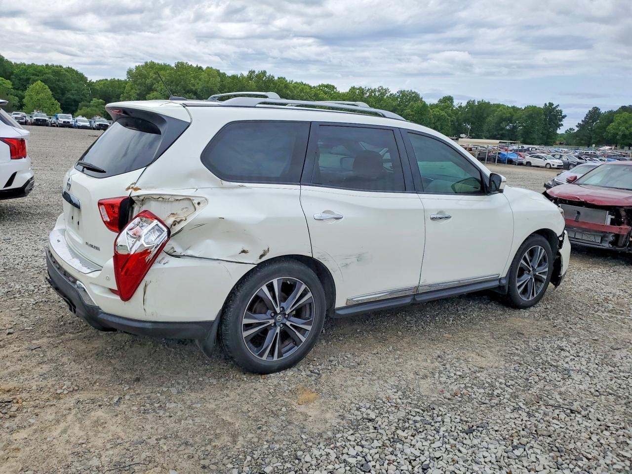 2017 NISSAN PATHFINDER