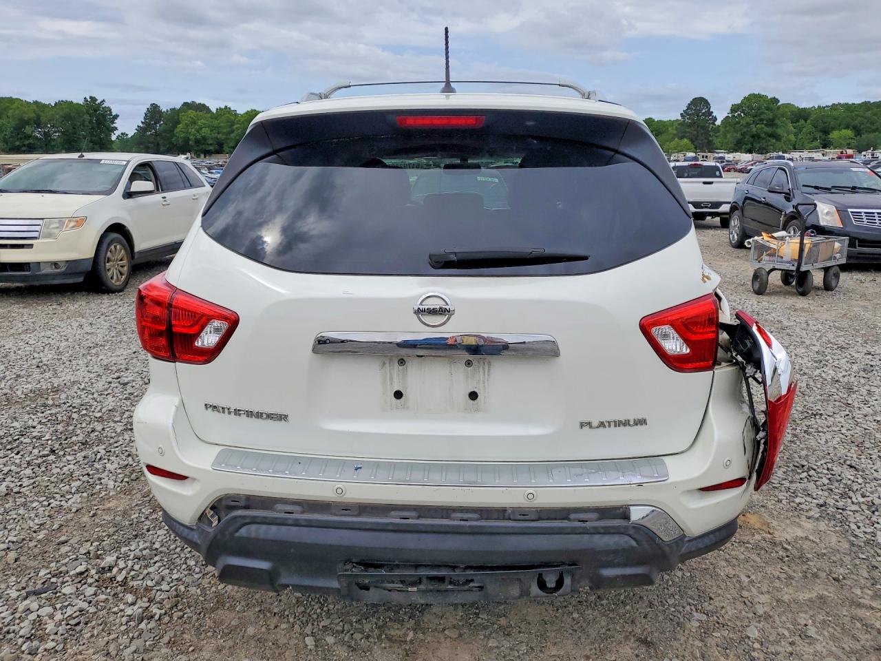 2017 NISSAN PATHFINDER