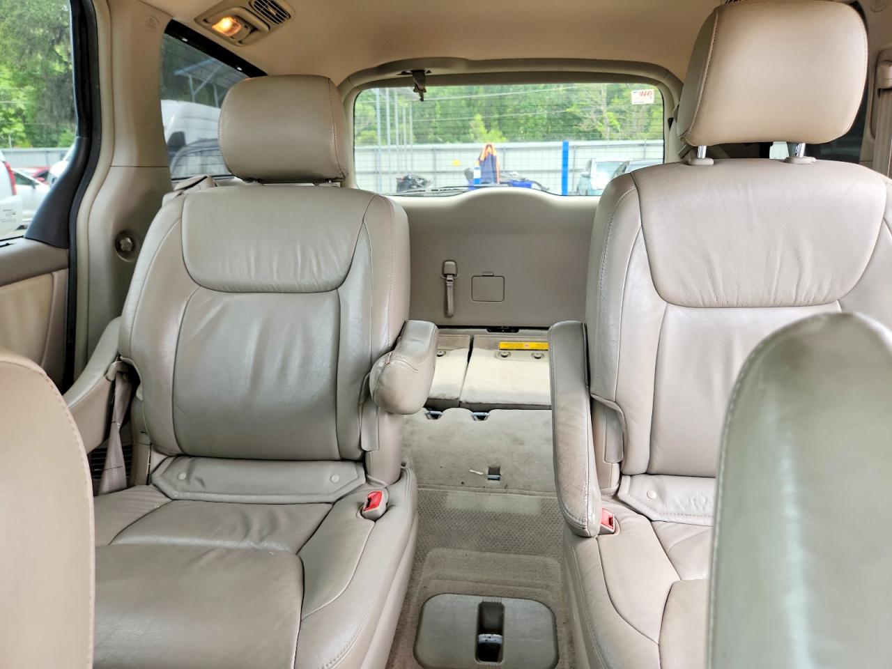 2005 TOYOTA SIENNA