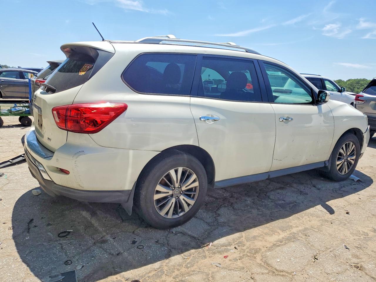 2017 NISSAN PATHFINDER