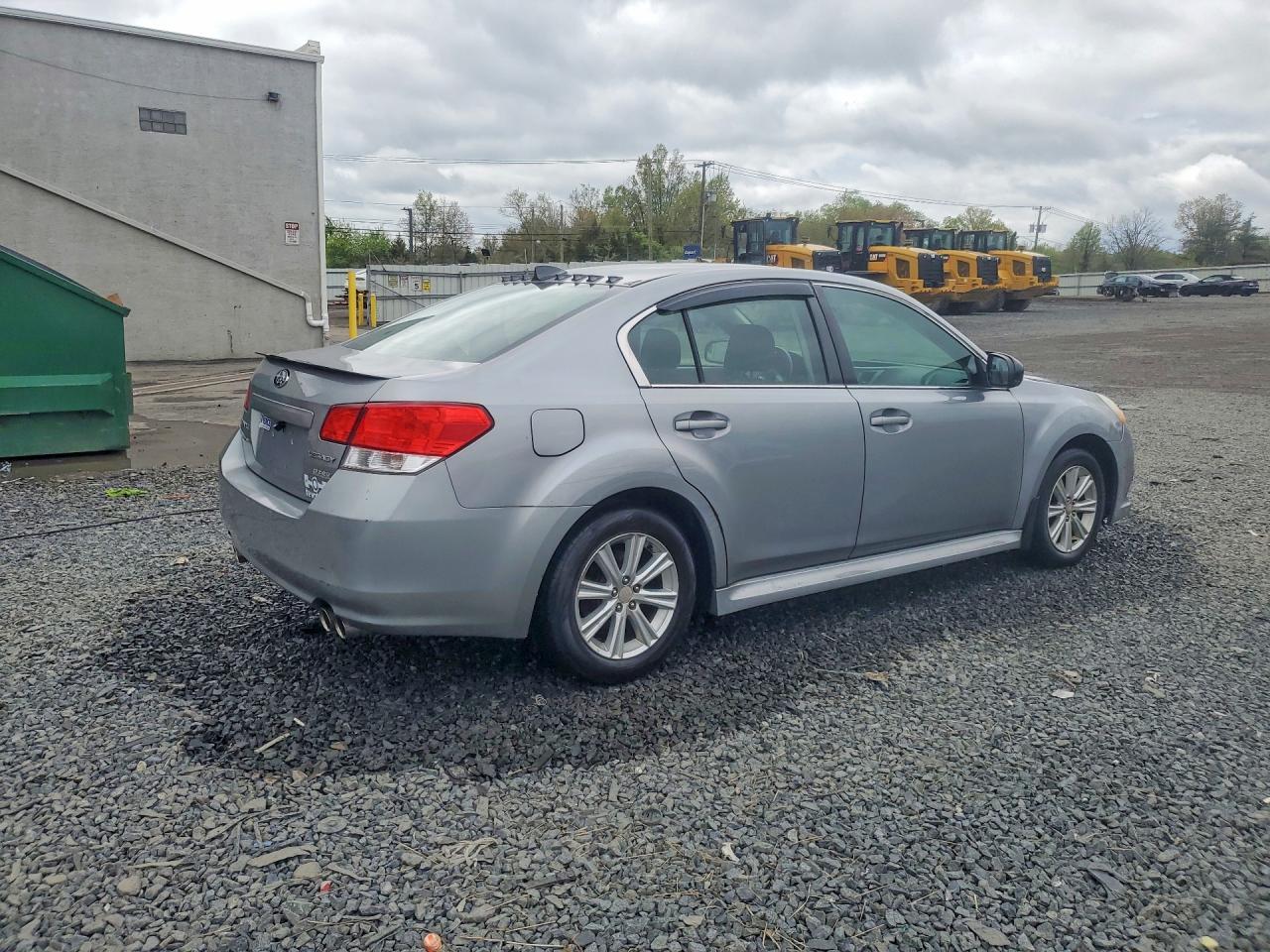 2011 SUBARU LEGACY