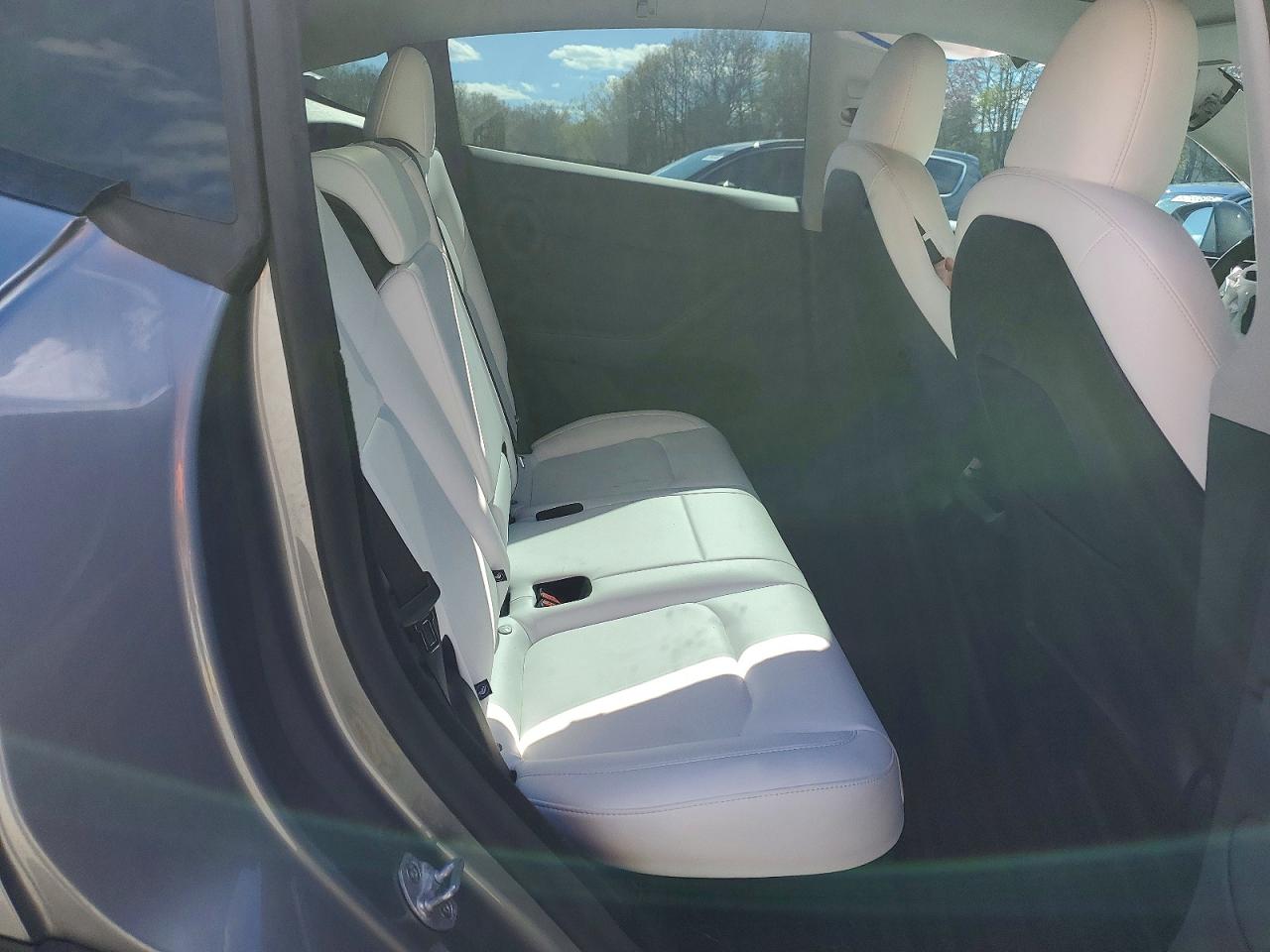 2025 TESLA MODEL Y