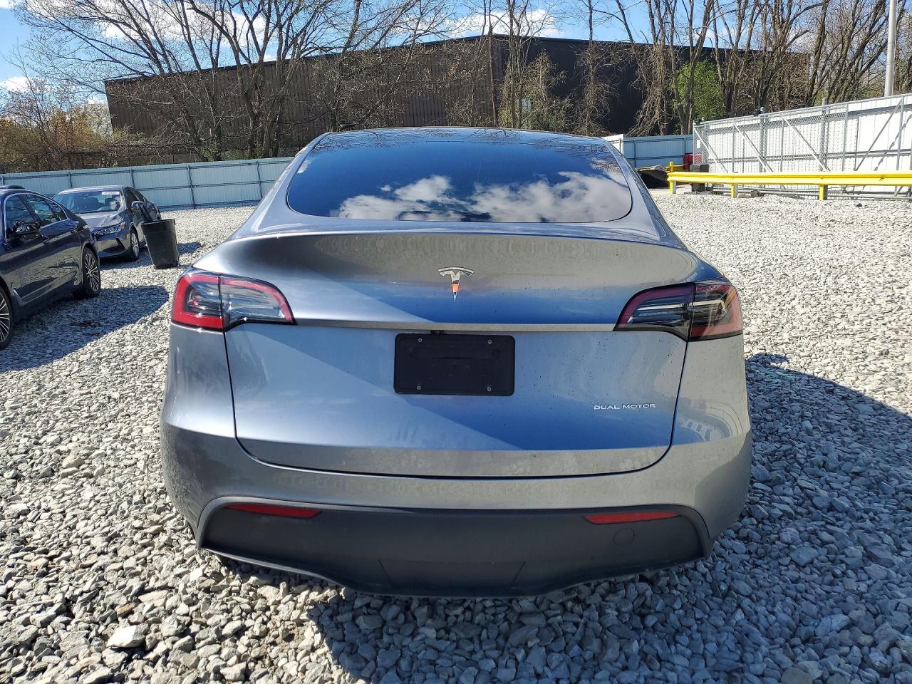 2025 TESLA MODEL Y