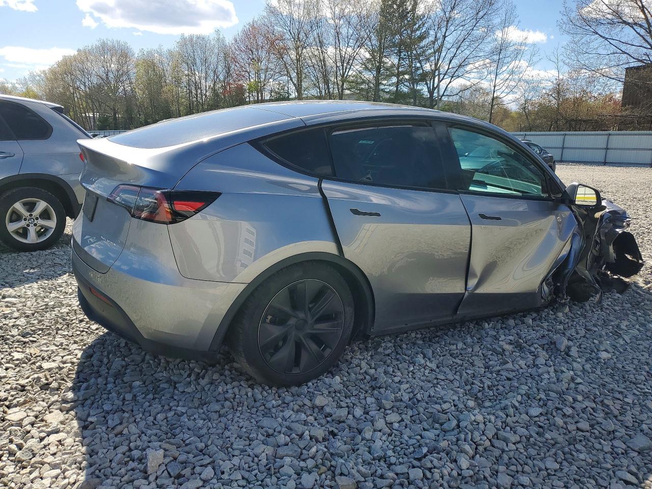 2025 TESLA MODEL Y