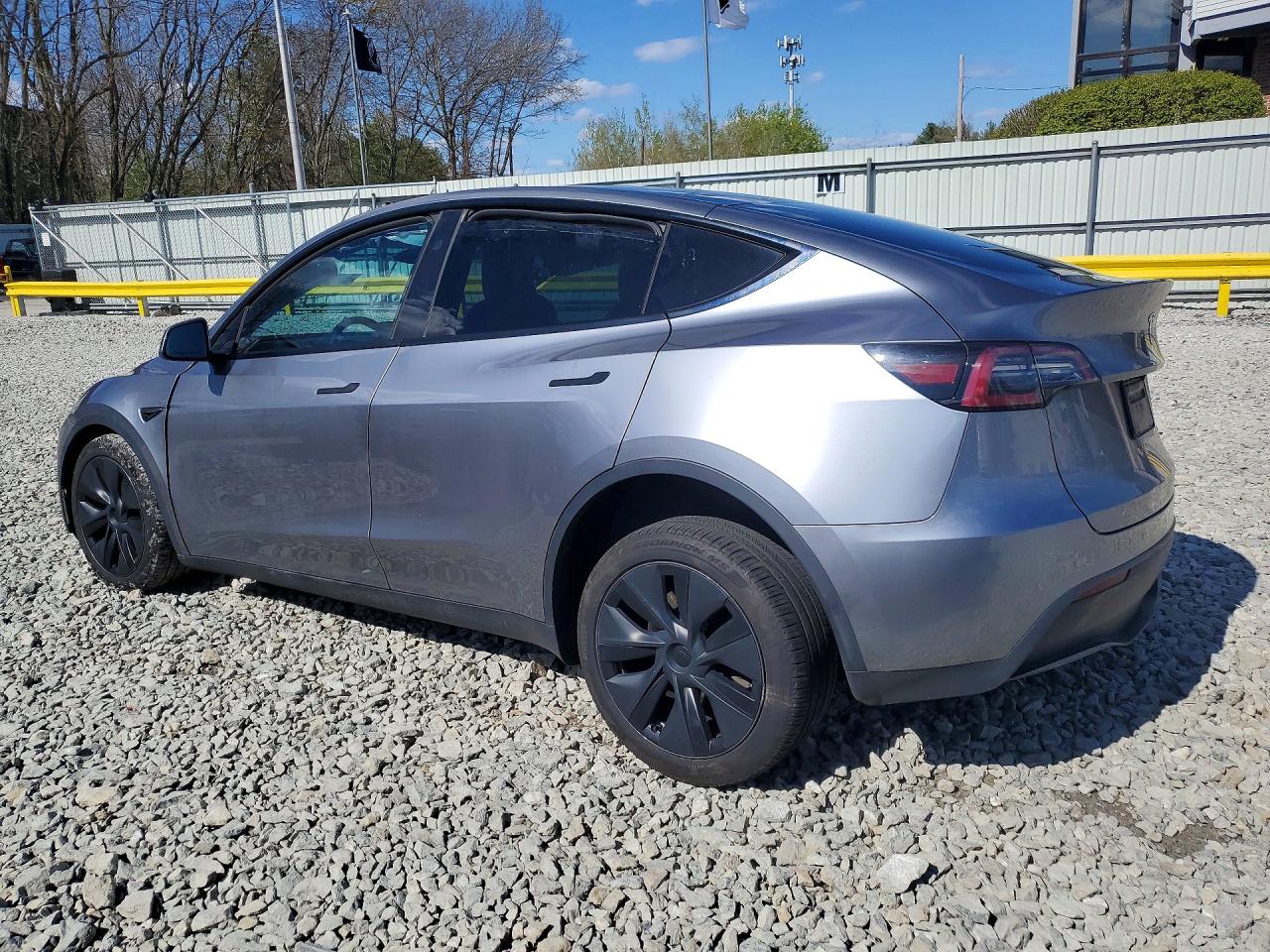 2025 TESLA MODEL Y