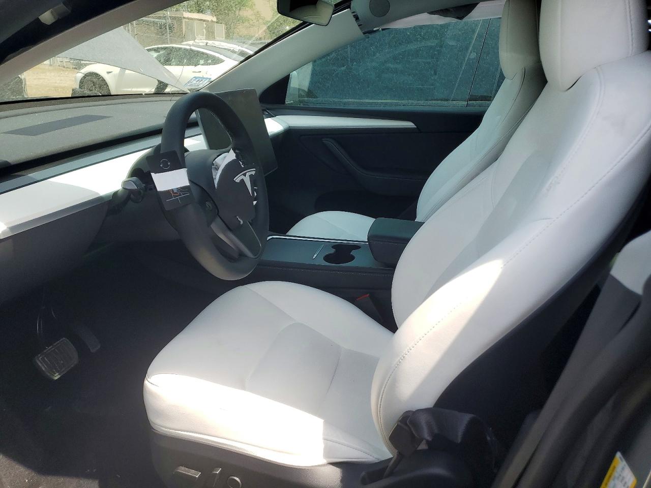 2025 TESLA MODEL Y