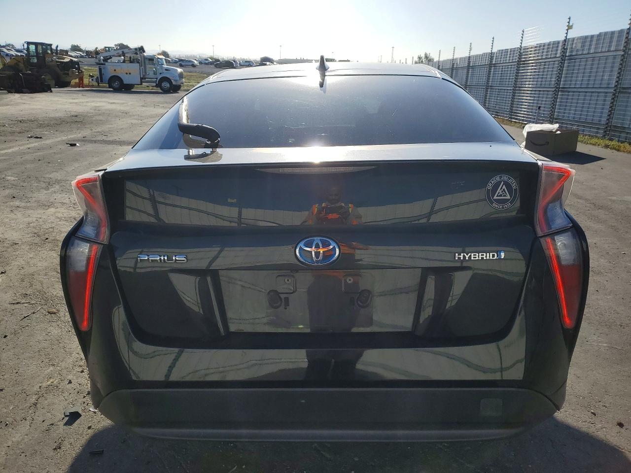 2016 TOYOTA PRIUS